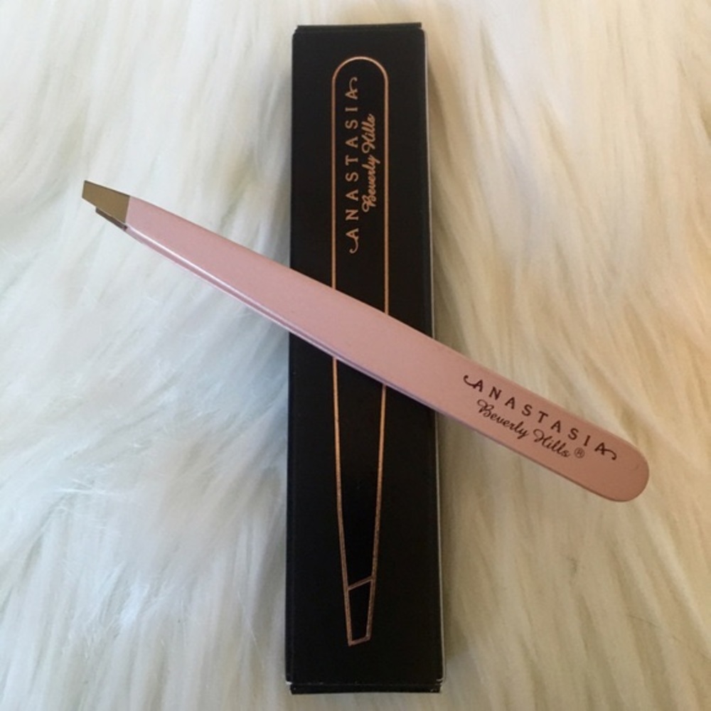 ISO ANASTASIA PINK TWEEZERS